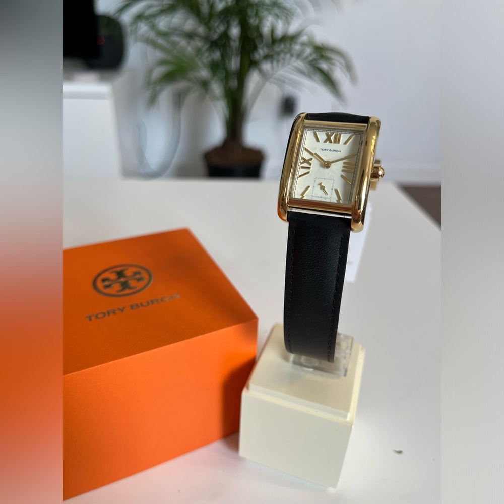 NWT Tory Burch Eleanor gold tone / leather watch